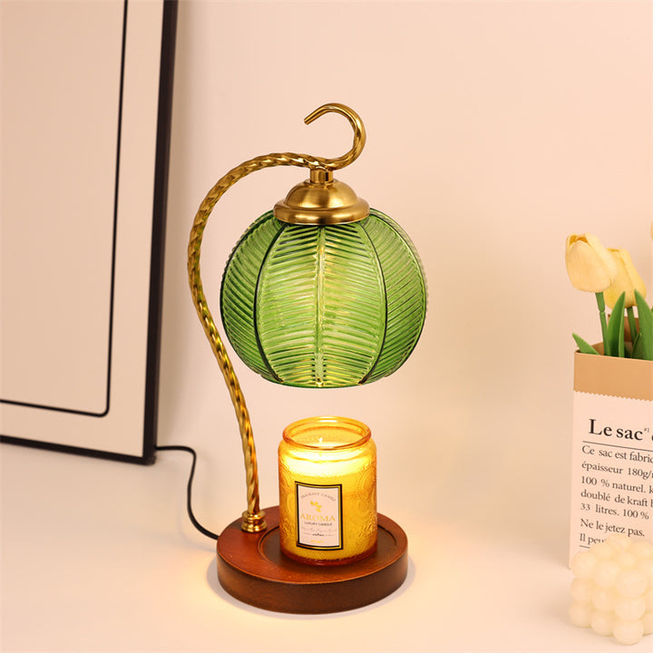 Artistic leaf-shaped desk lamp