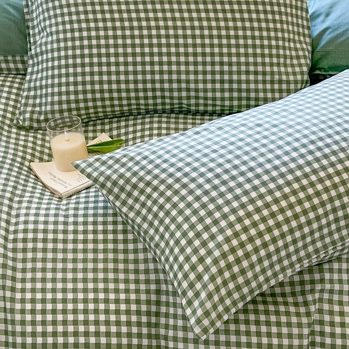 Stylish Plaid Bedding Set