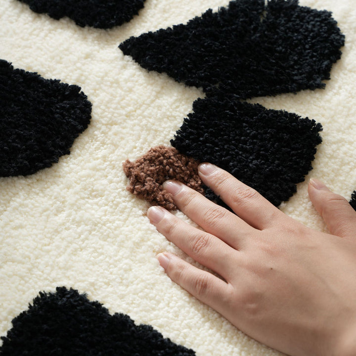 Tufted bathroom mat in abstract leopard pattern with soft high pile