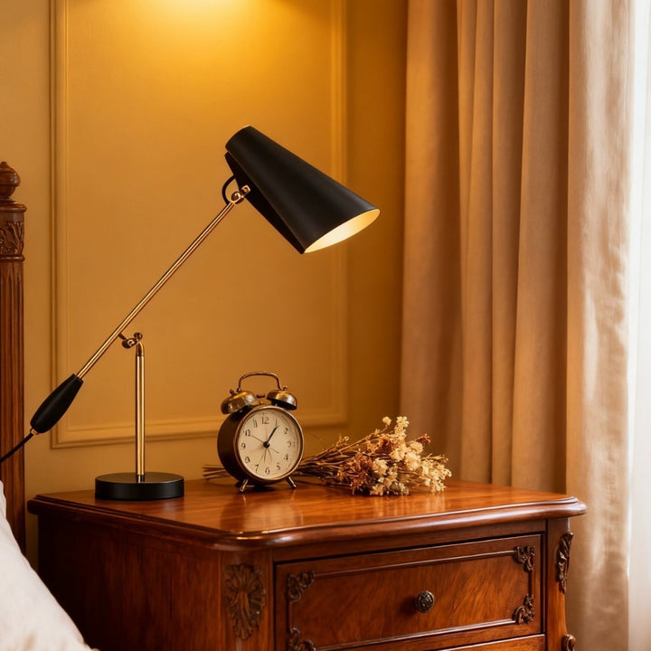 Adjustable desk task lamp