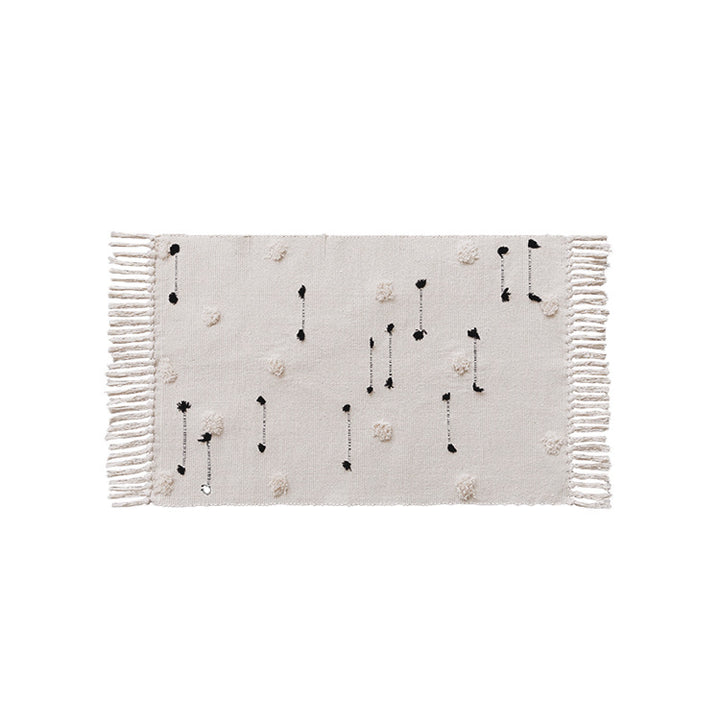 Hand-tufted bathroom mat with fringes, decorative dot-and-dash pattern and non-slip backing