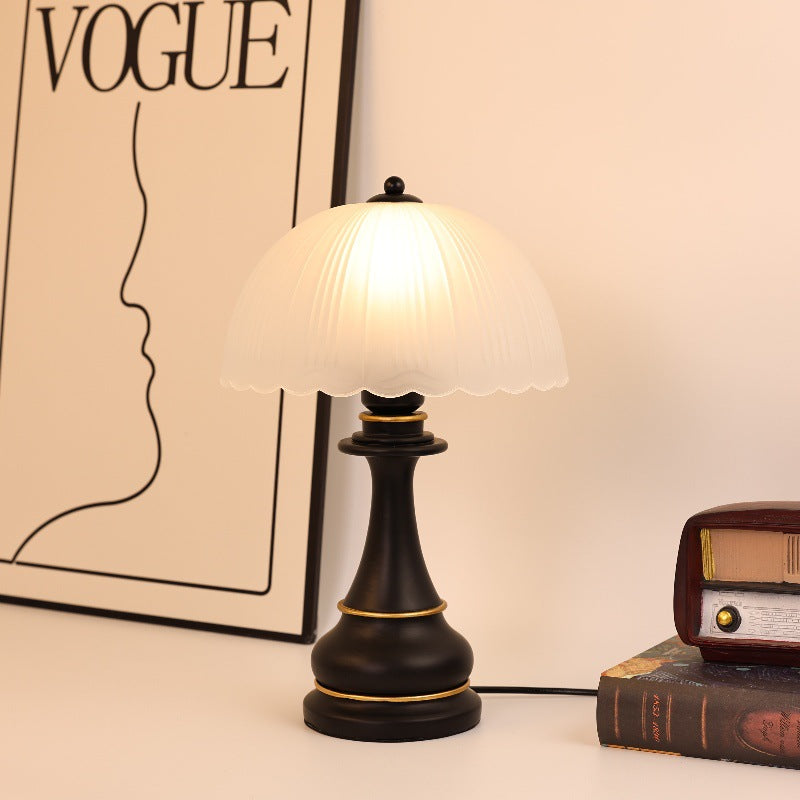 Vintage-inspired glass shade table lamp