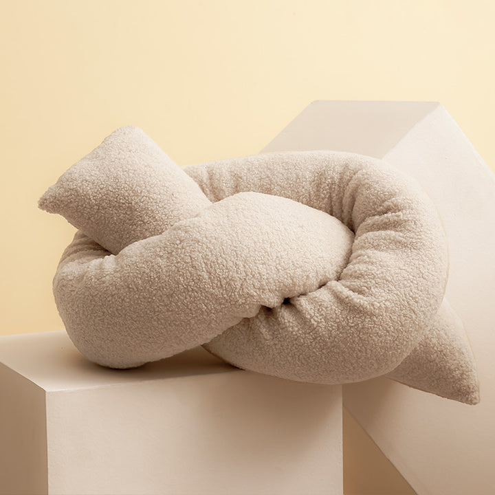 Knitted Decorative Knot Pillow