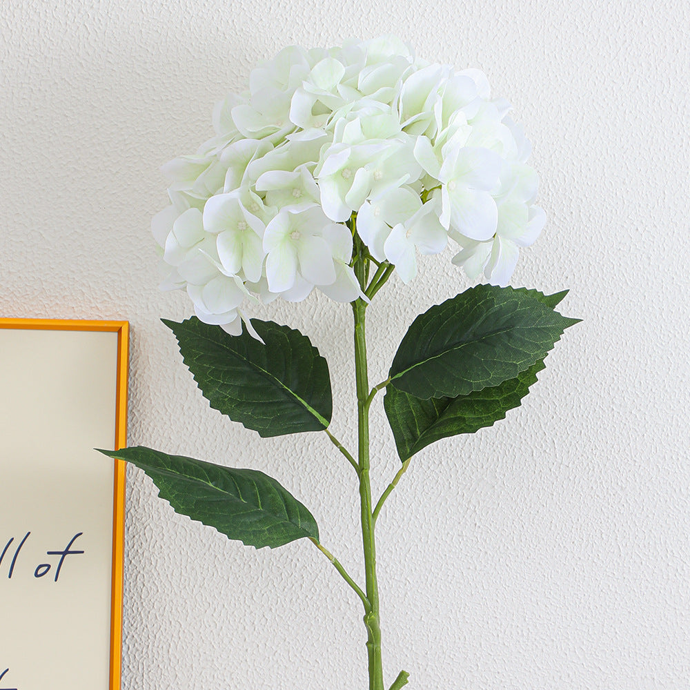 Artificial hydrangea bouquet with detail-loving flowers