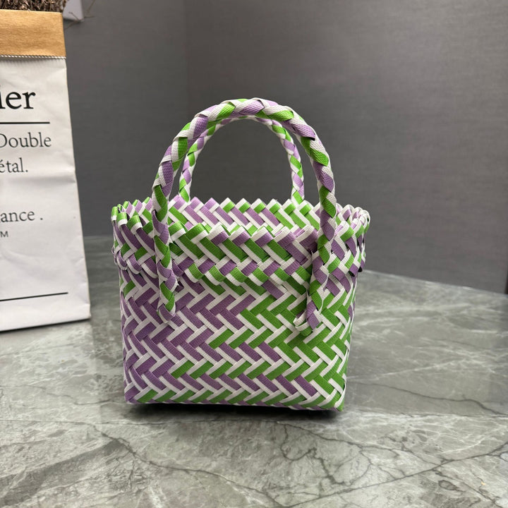 Playful basket bag with bow