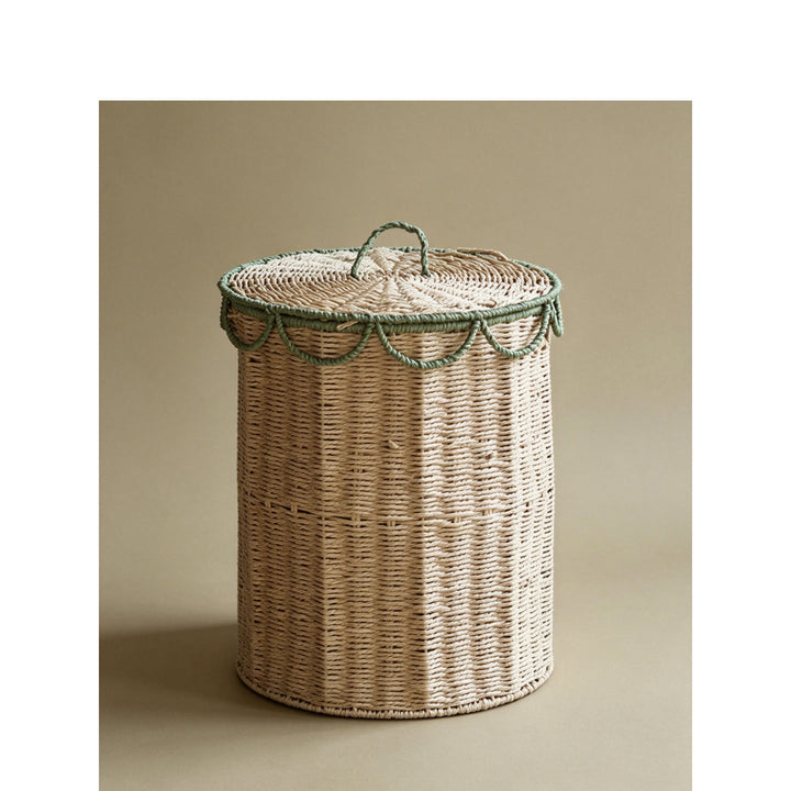 Natural storage basket with lid