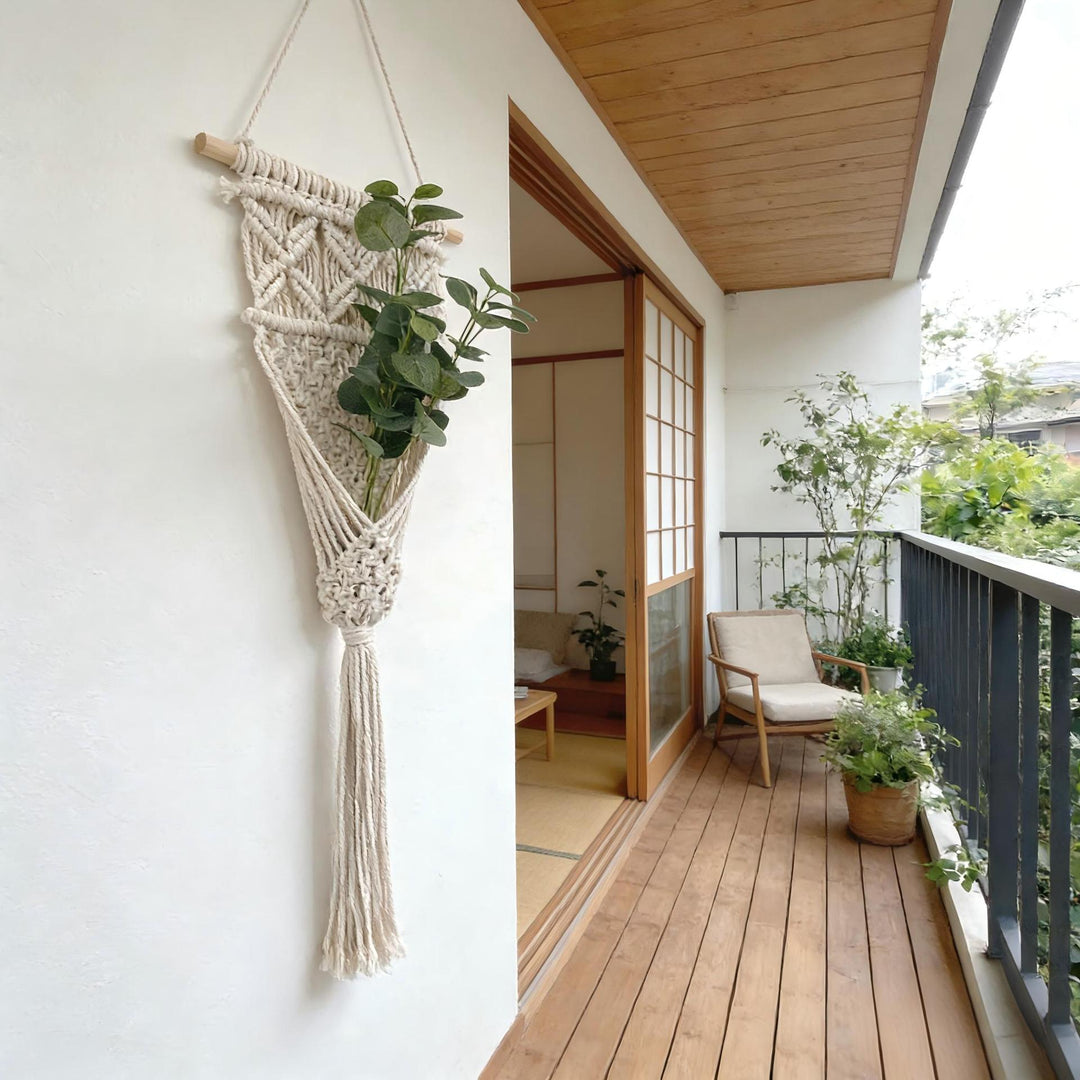 Decorative Macrame Wall Hanging with Elegant Fringed Tassels