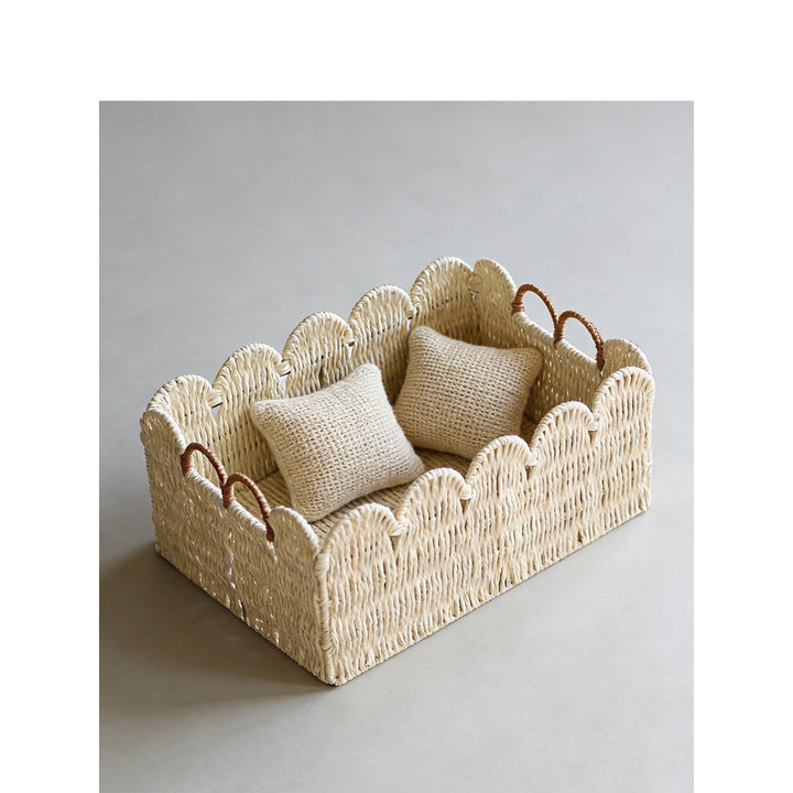 Decorative basket with wave edge
