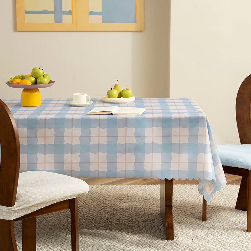Washable checkered tablecloth with curved hem and water-repellent coating