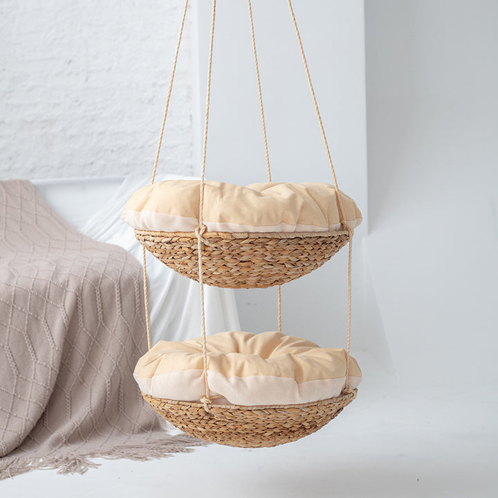 Hanging basket with cushion