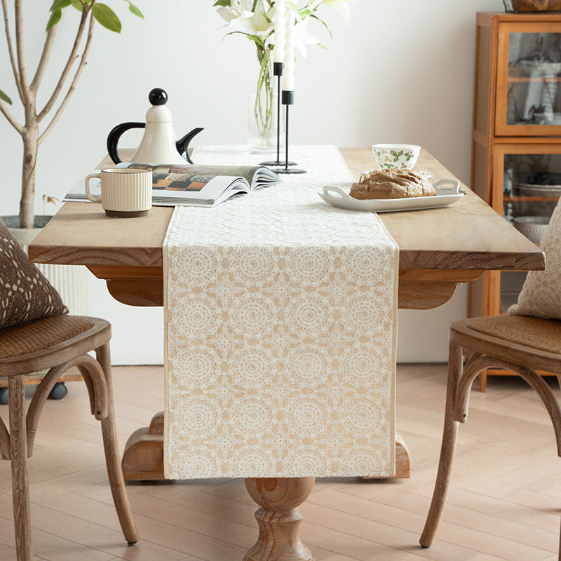 Runner with ornamental medallion jacquard structure and non-slip underside