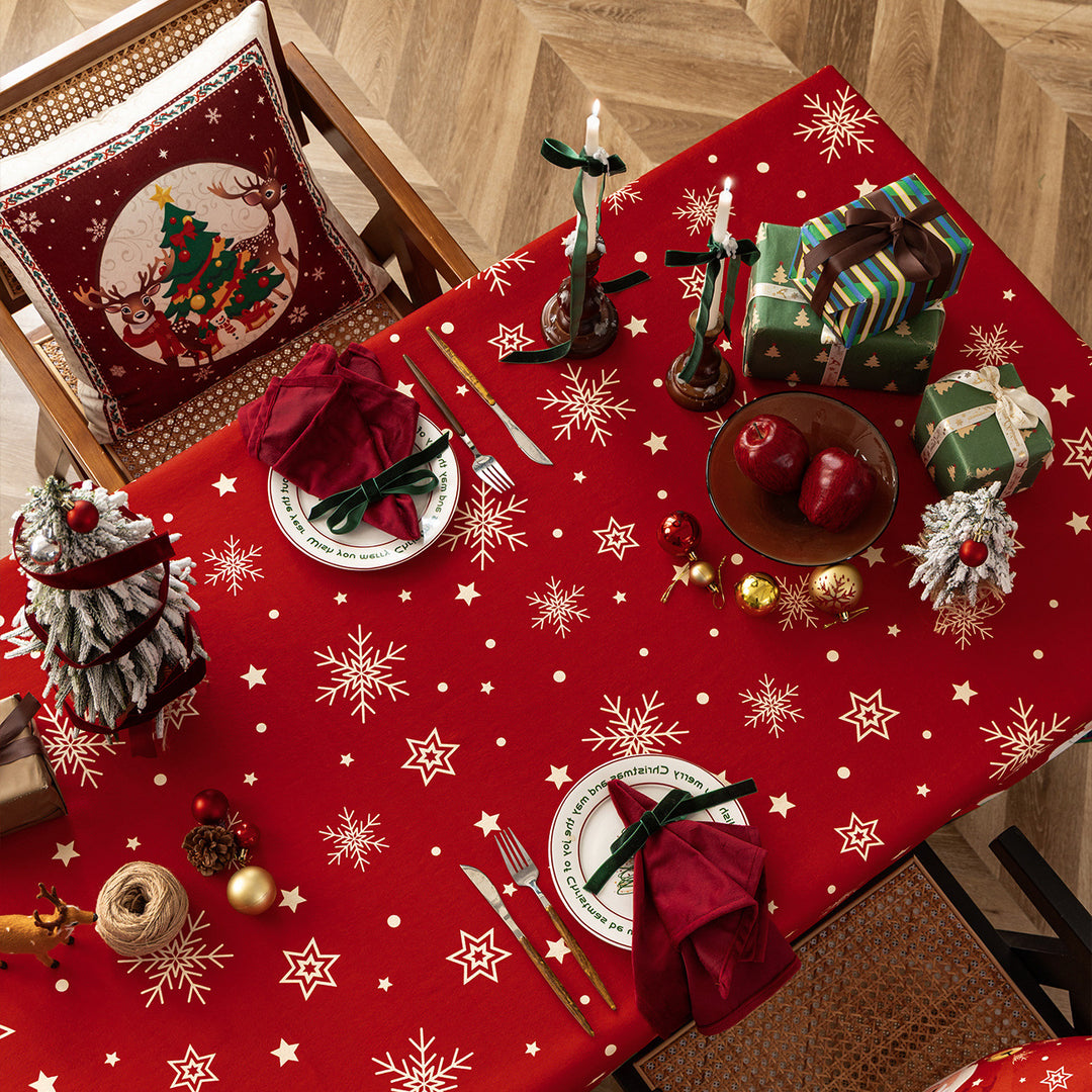 Christmas tablecloth made of cotton blend fabric with water-repellent surface and festive pattern