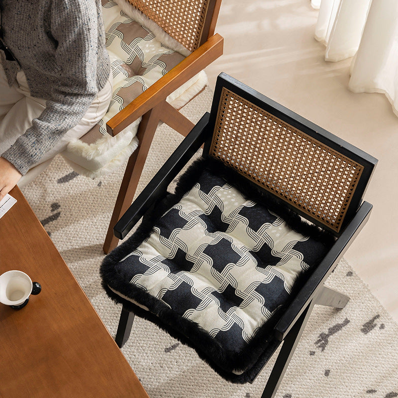 Padded seat cushion with fastening straps, quilted tufting surface and faux fur trim