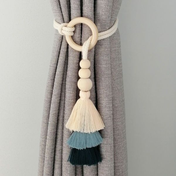 Decorative curtain holder with tassels