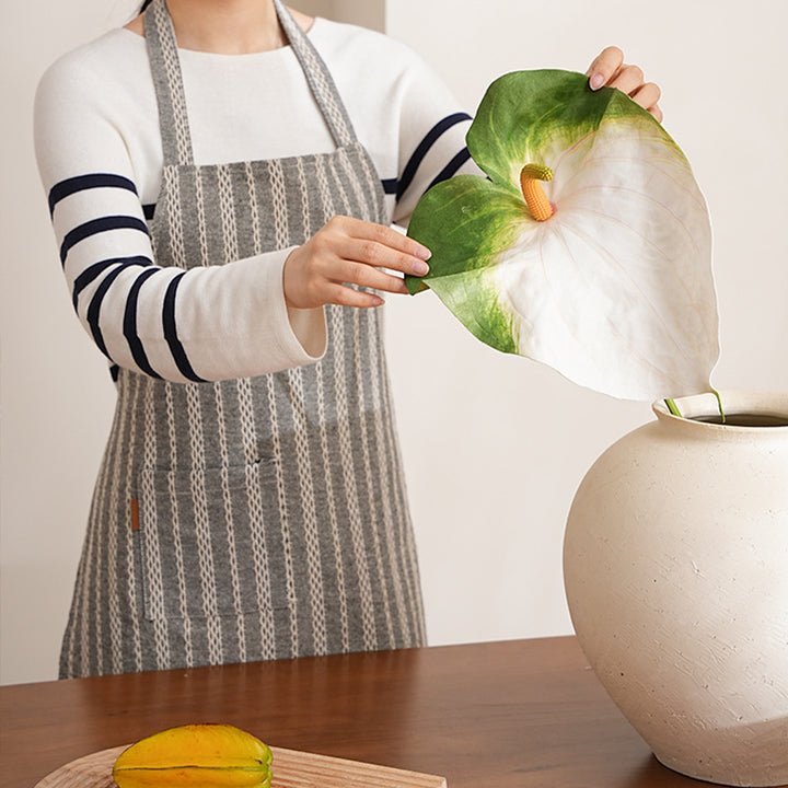 Linen-cotton blend kitchen apron with striped pattern and front pocket
