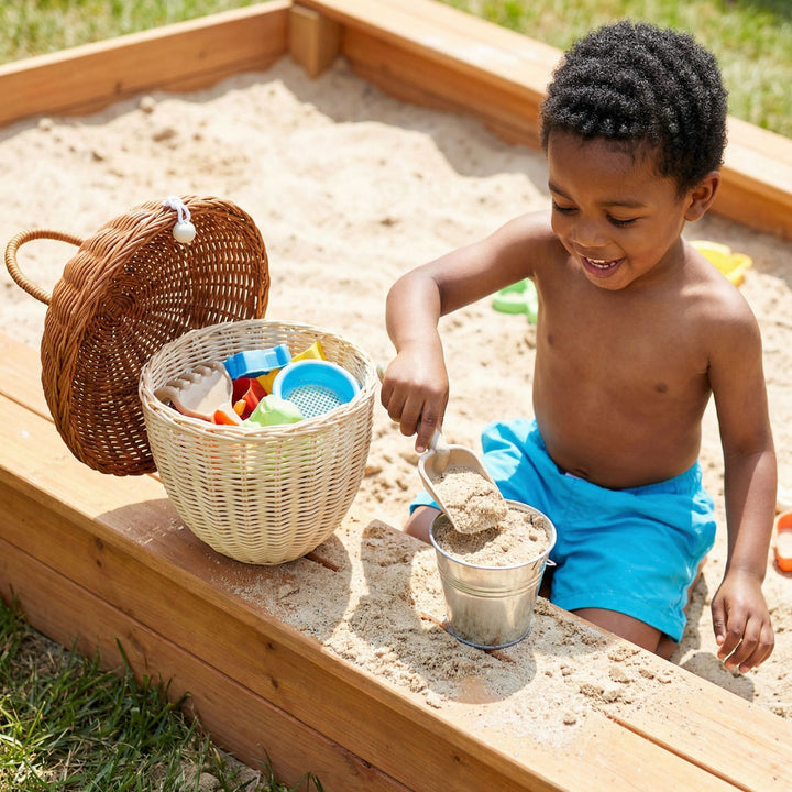 Storage basket with lid