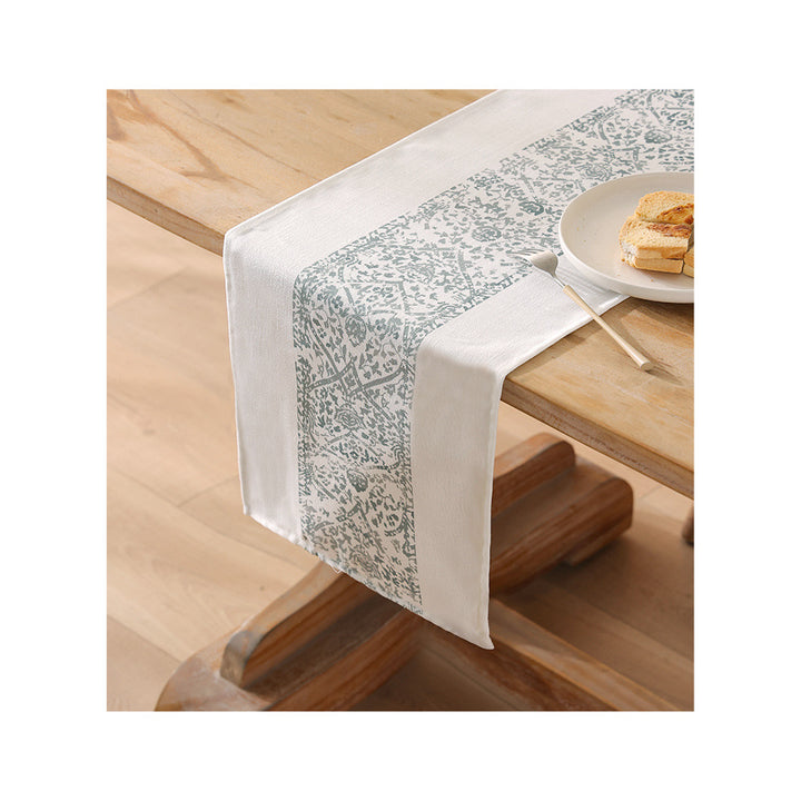 Table runner in Persian-inspired vintage pattern made of woven cotton blend