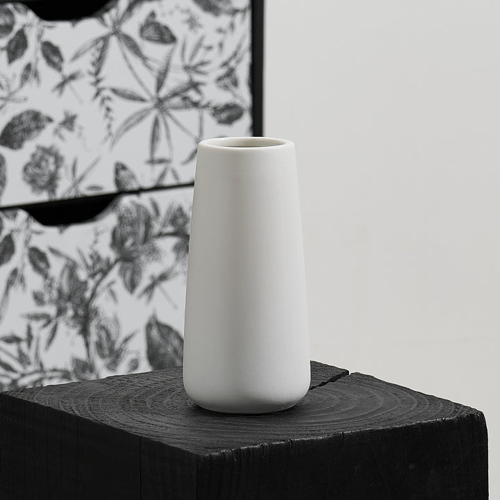 Decorative ceramic carafe