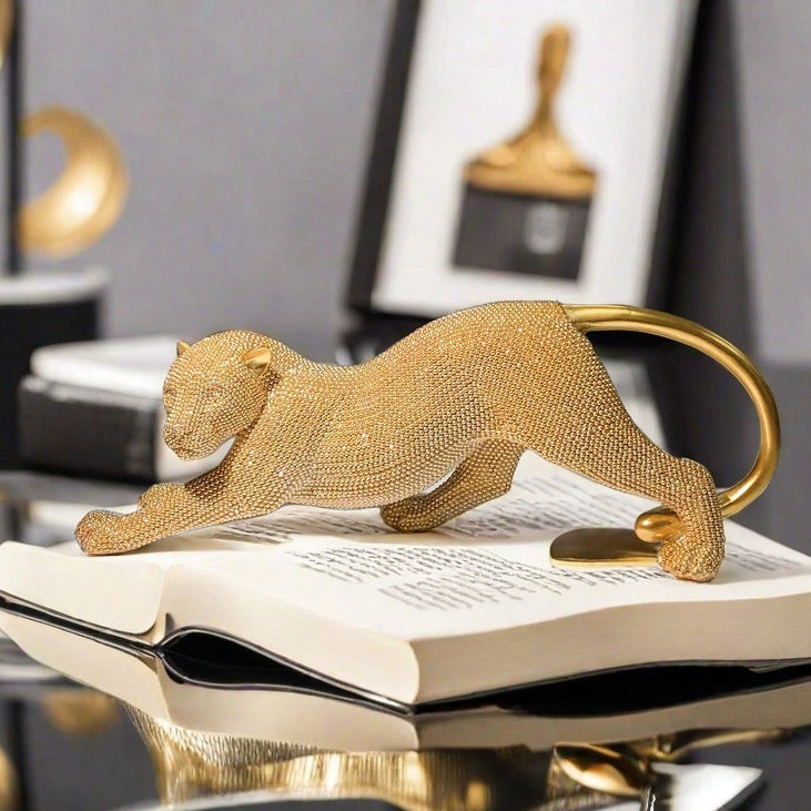 Elegant decorative figure of a panther