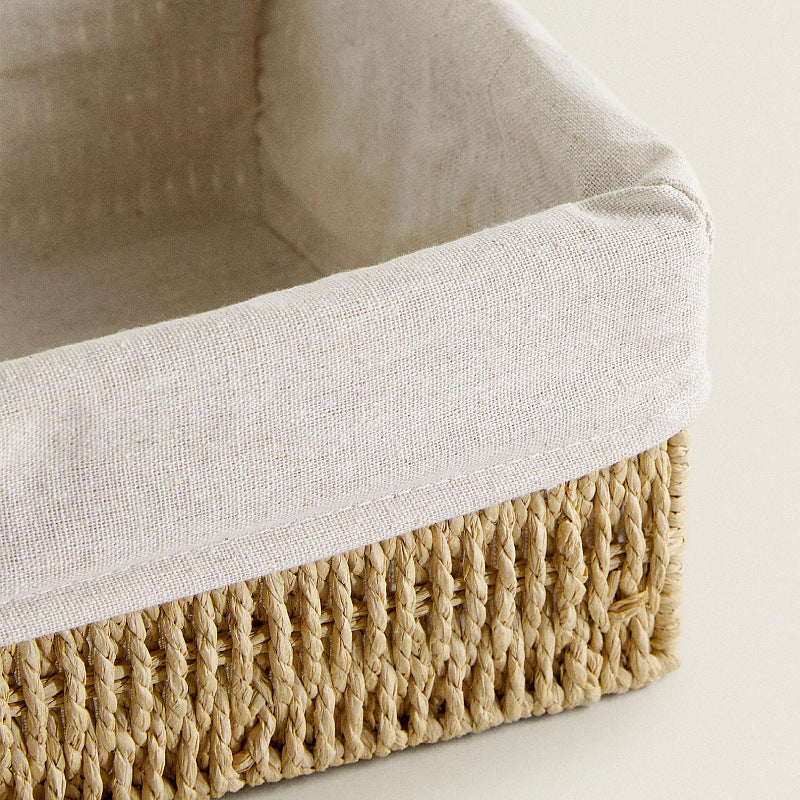 Natural storage basket with removable lining