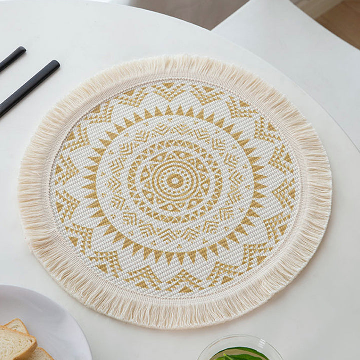 Round woven placemat with fringes and mandala jacquard structure