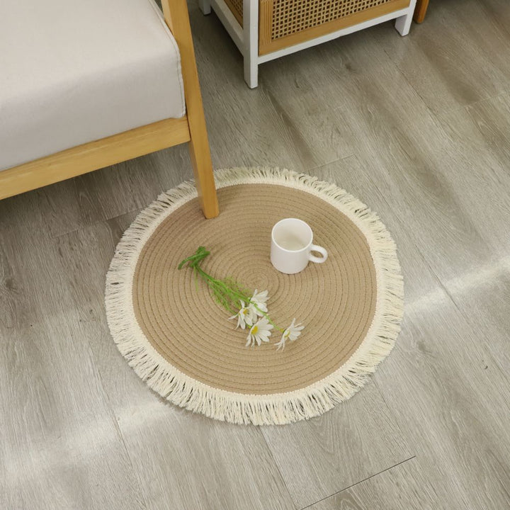 Round rug with fringed design