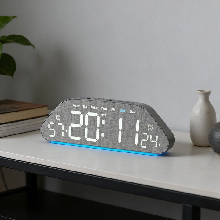 Digital alarm clock with intelligent hygrometer function
