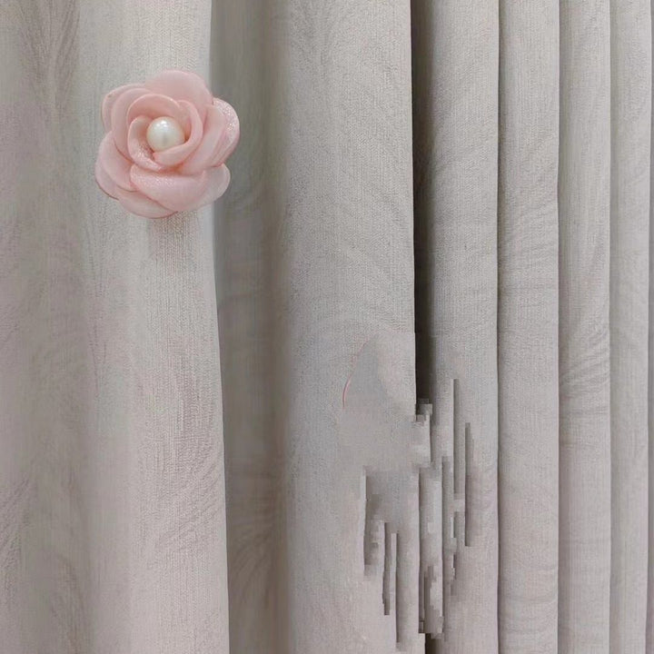Decorative curtain clip with flower design