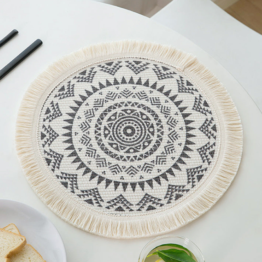 Round woven placemat with fringes and mandala jacquard structure