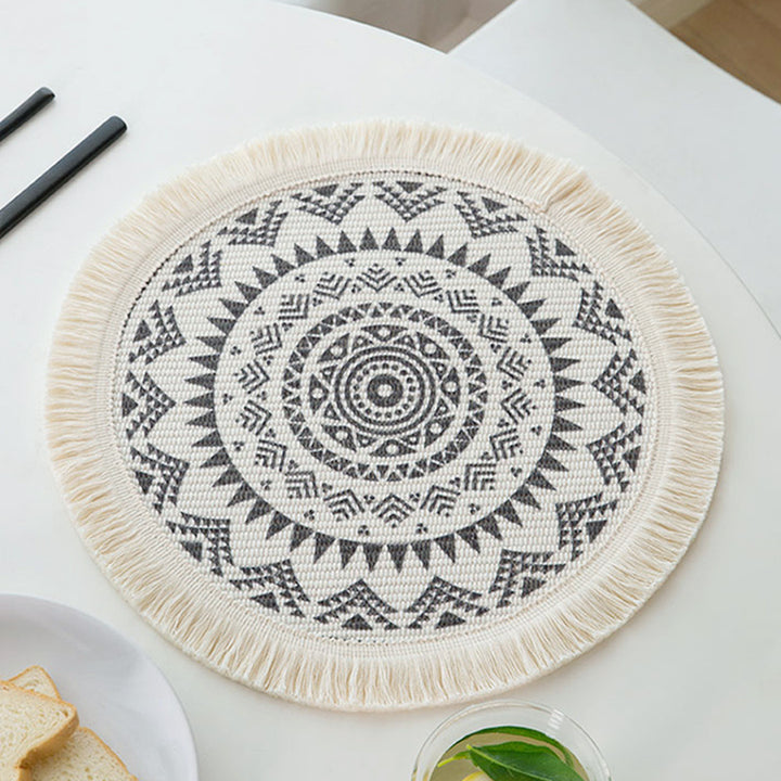 Round woven placemat with fringes and mandala jacquard structure