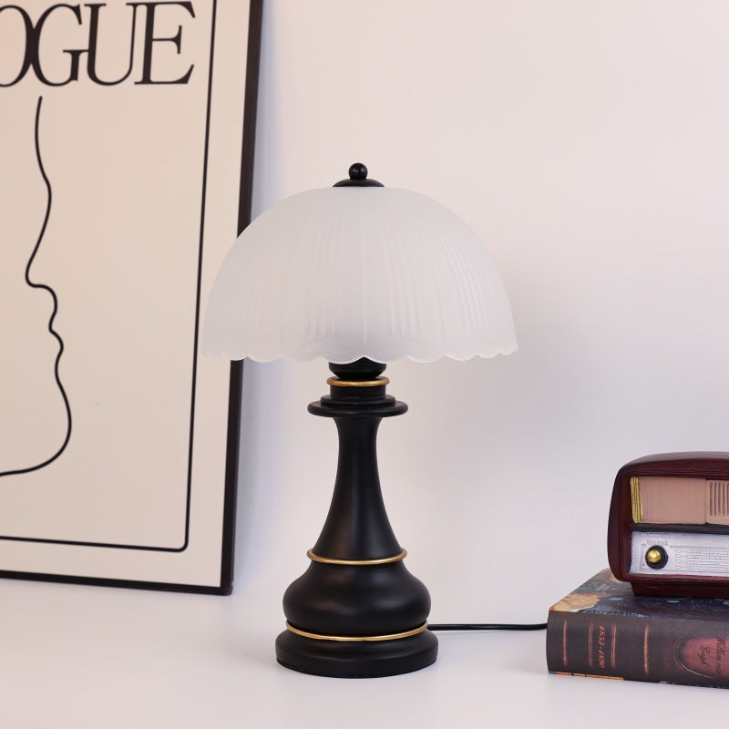 Vintage-inspired glass shade table lamp