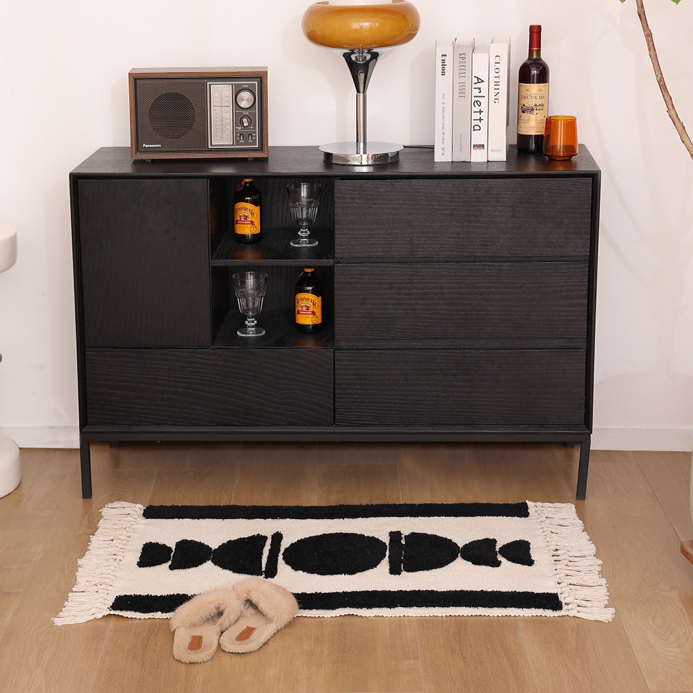 Woven rug in Boho-minimalist style with contrasted tufting and cotton fringes