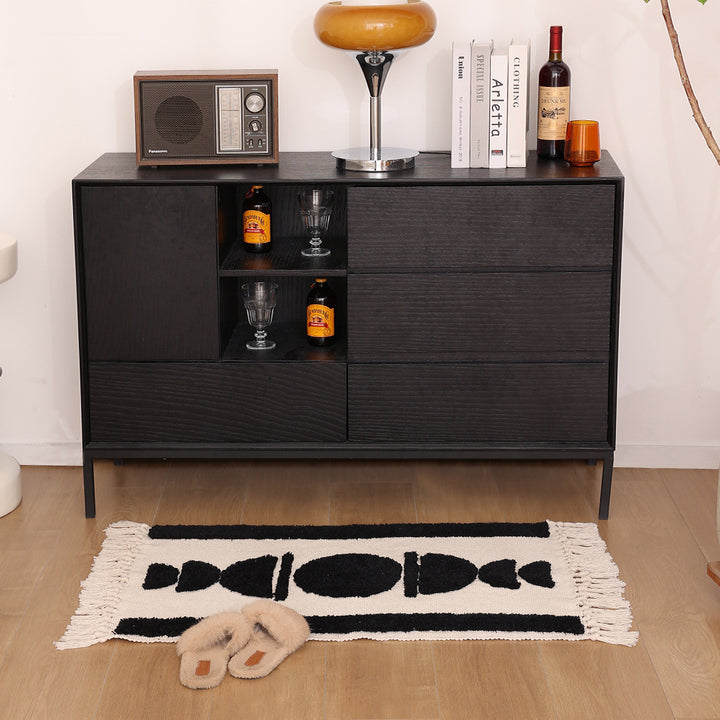 Woven rug in Boho-minimalist style with contrasted tufting and cotton fringes
