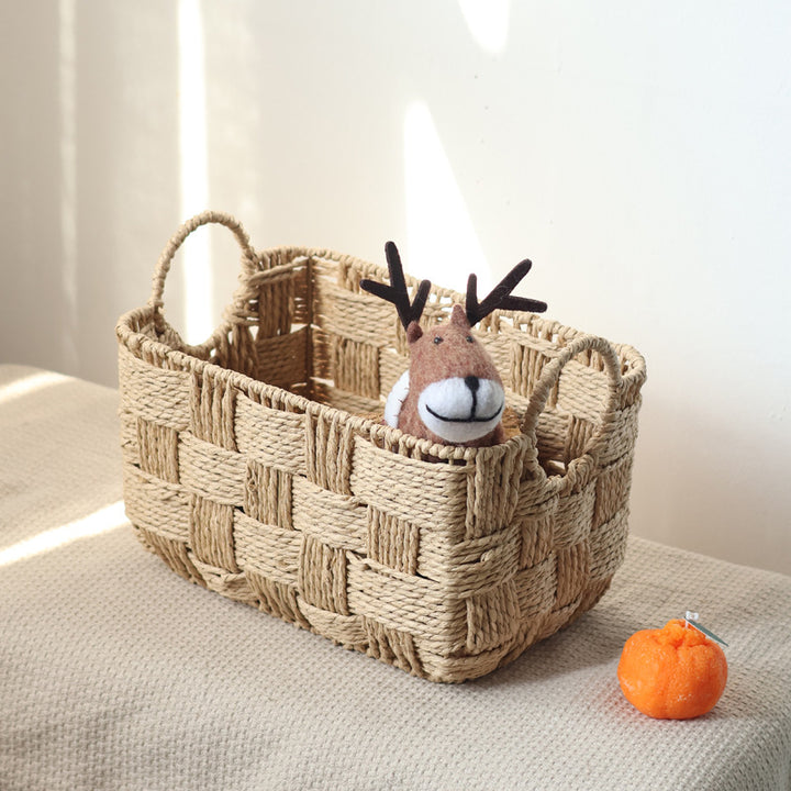 Structured storage basket made of natural material