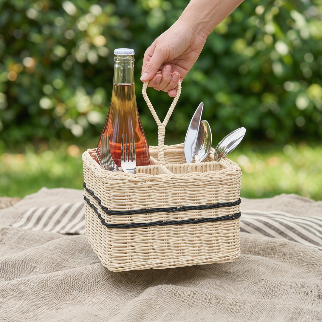 Practical storage basket with compartments