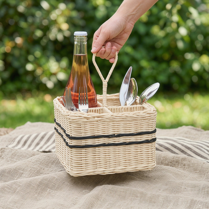 Practical storage basket with compartments