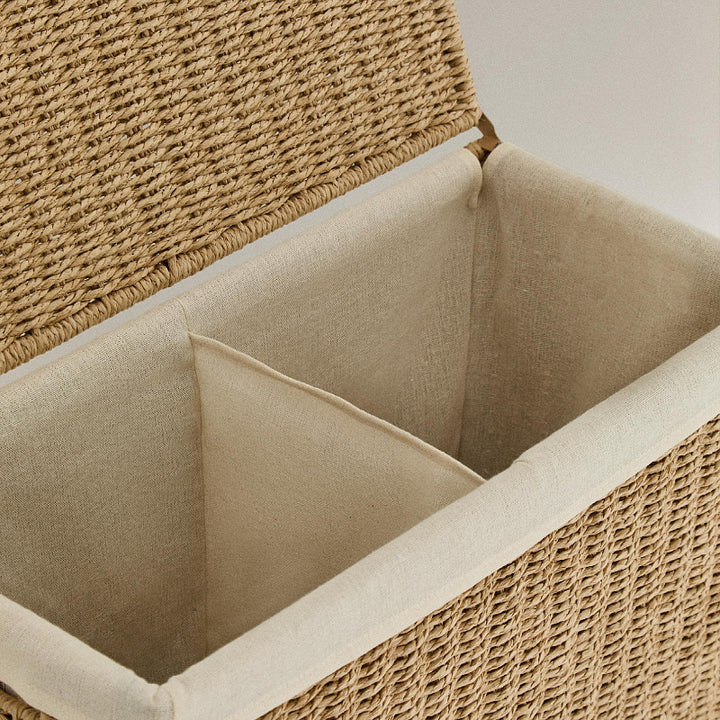 Practical laundry basket with removable inner lining