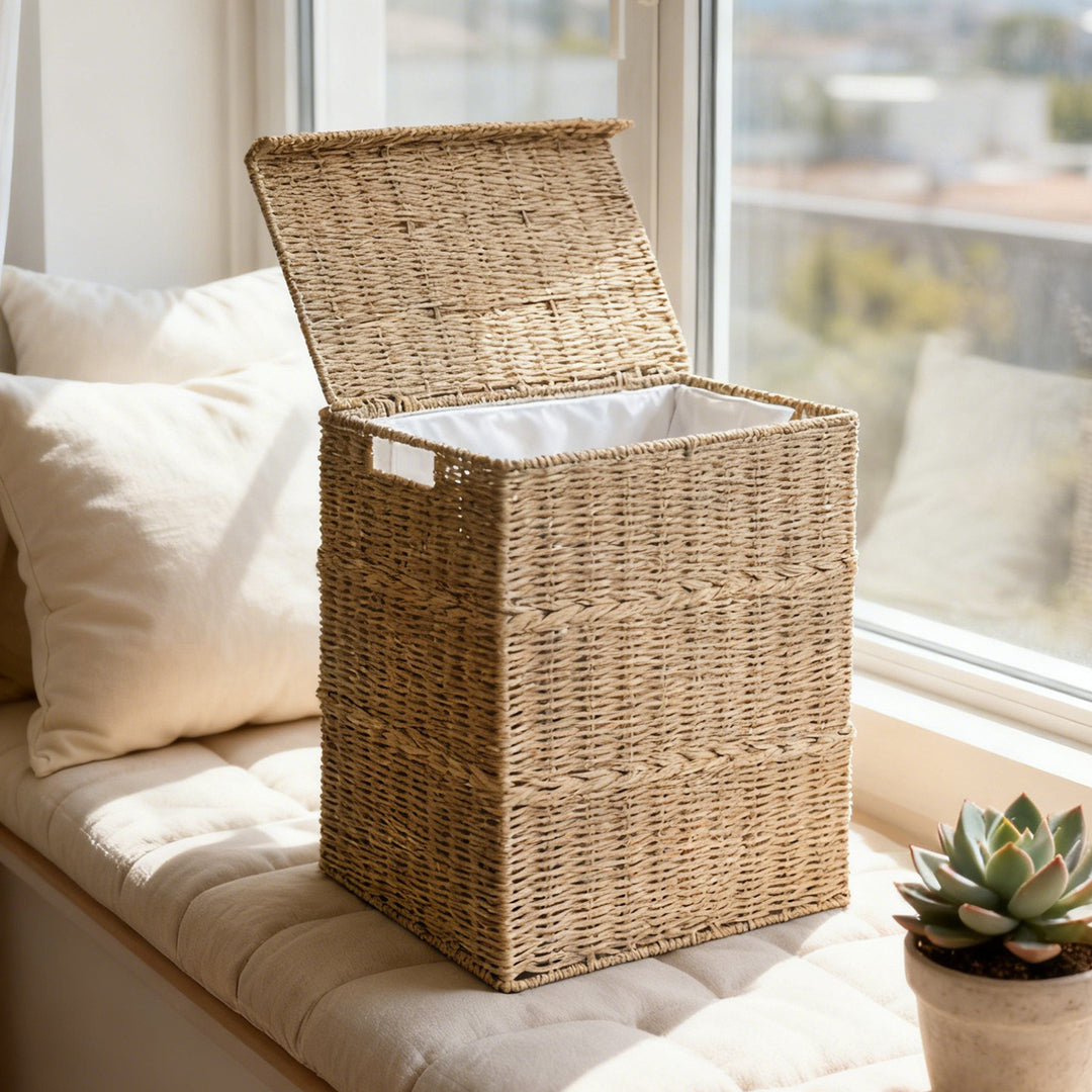 High-quality laundry basket with lid and natural weave