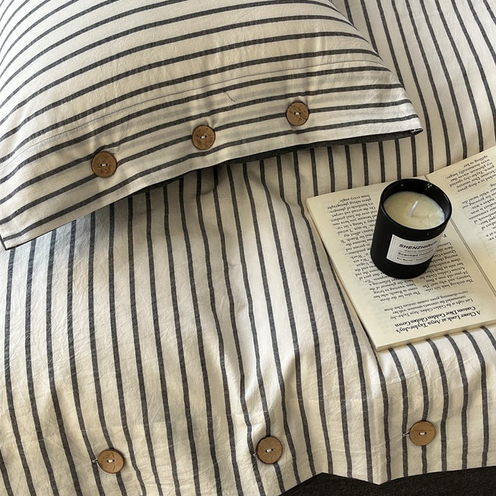 Decorative Comforting Striped Bed Linen Set Avarnia