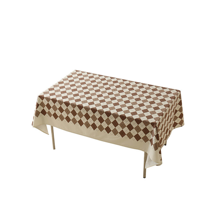 Diamond tablecloth made of easy-care cotton-polyester blend with decorative checkered pattern