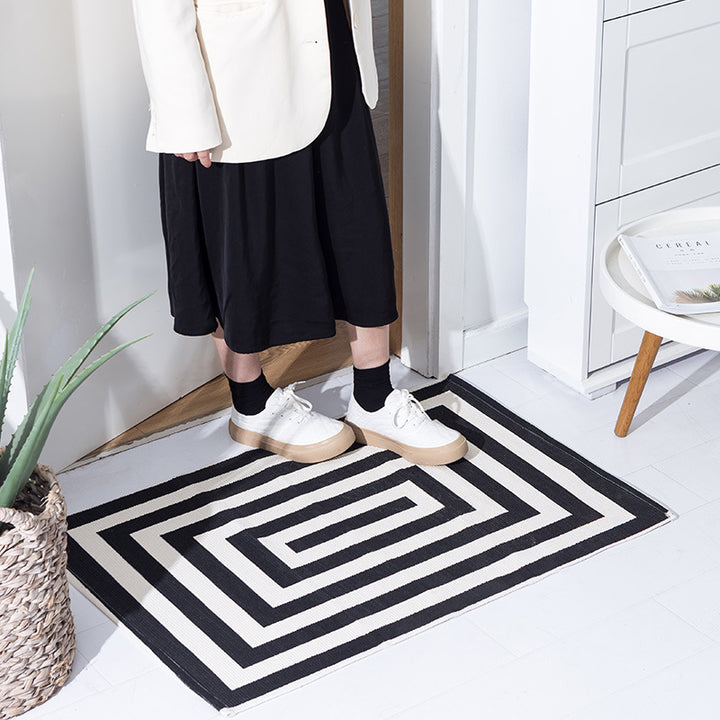 Woven cotton blend bath mat in buffalo check with flat weave structure