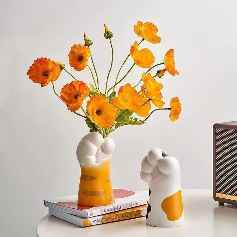 Fun and Quirky Hand-Shaped Phone Holder