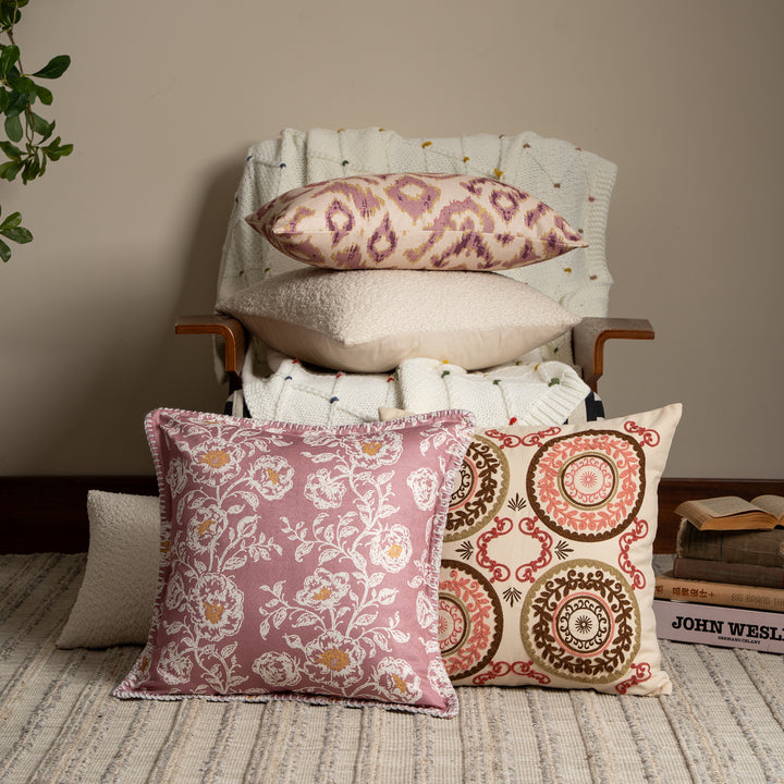 Rectangular decorative pillowcase made of jacquard with ornamental ikat look