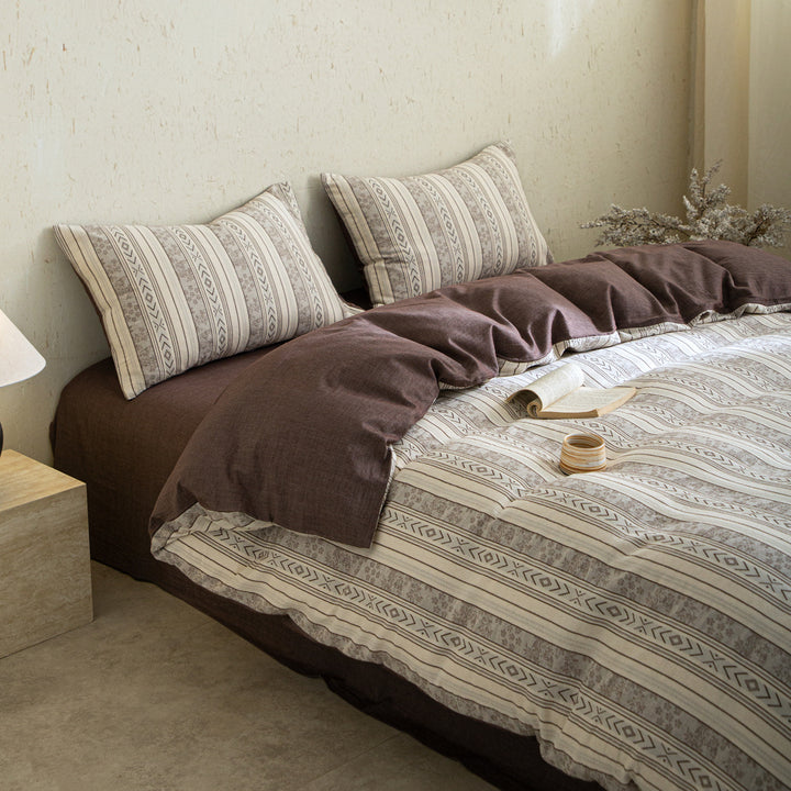 Decorative Textured Geometric Patterned Bedding Set Avarnia