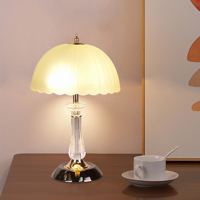 Vintage-inspired glass table lamp
