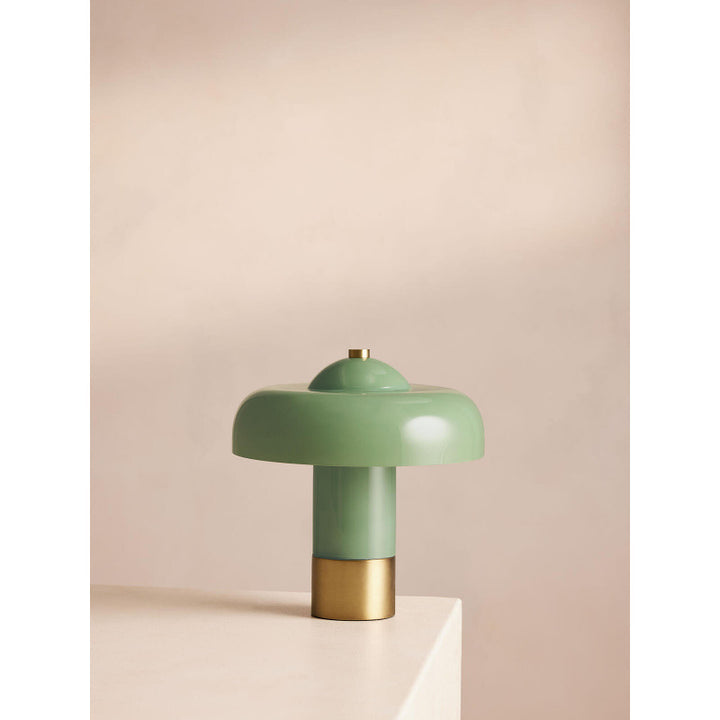Contemporary mushroom-inspired table lamp