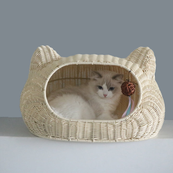 Cozy cat basket with ear design