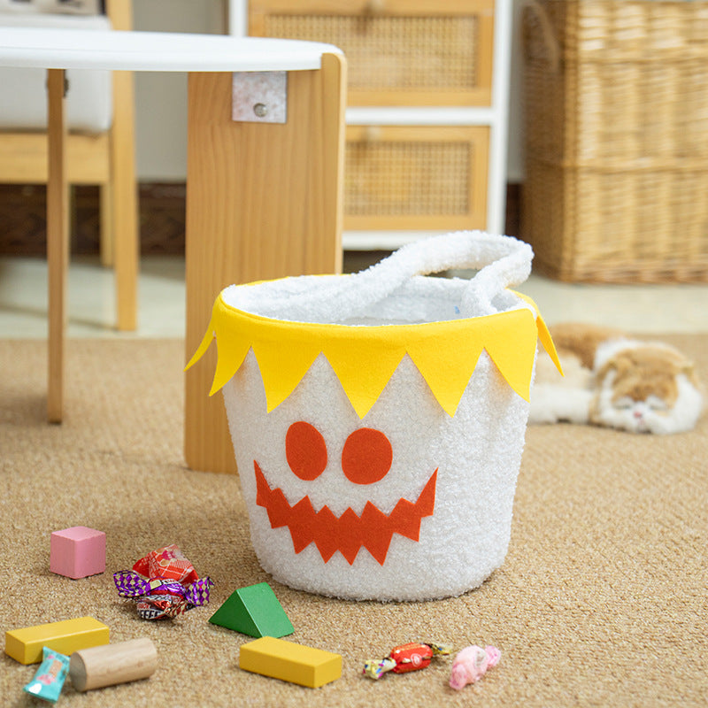 Playful gift basket with cute Halloween motif