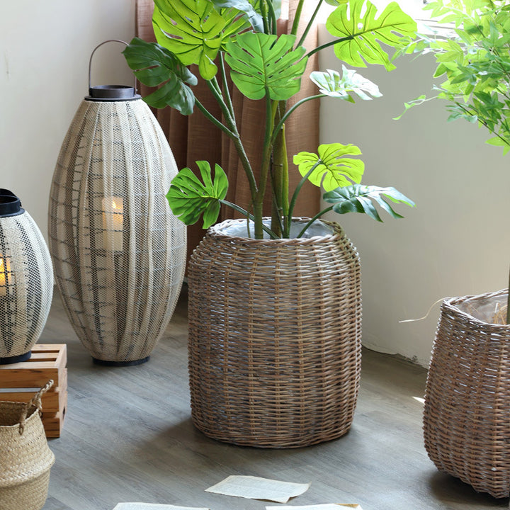 Stylish laundry basket made of braided natural material