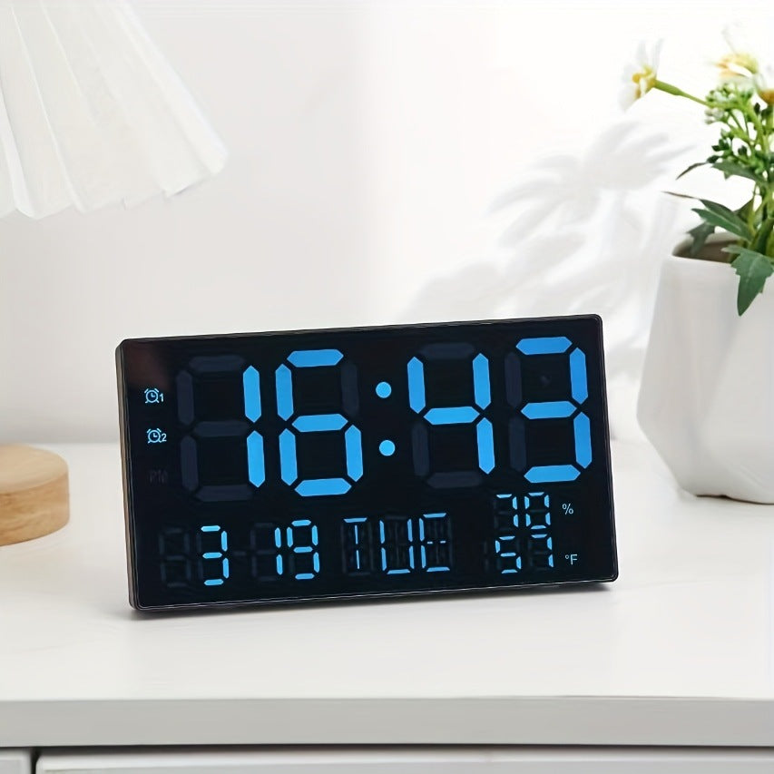 Digital table clock